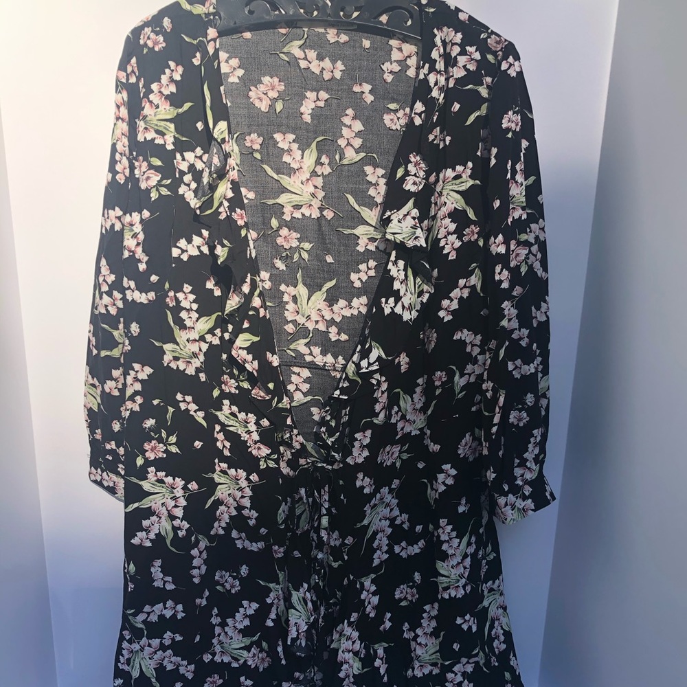 Black floral tunic women’s Sm